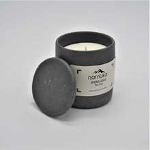 Afbeelding in Gallery-weergave laden, Pine Tree 180ml geurkaars grijs gespikkeld